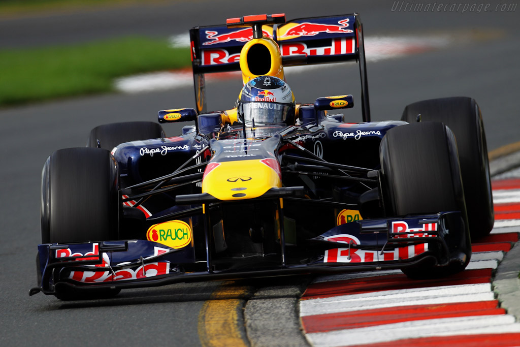 Red Bull MOTEUR RED BULL CHÂSSIS RENAULT RS27 RB5